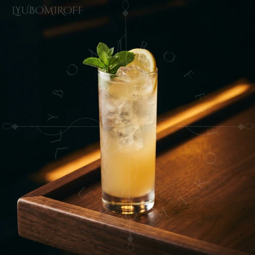 The Fern Flower cocktail made with LYUBOMIROFF Honey Liqueur